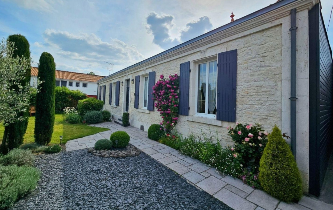 Annonces LAROCHELLE : Maison / Villa | AIGREFEUILLE-D'AUNIS (17290) | 137 m2 | 105 900 € 