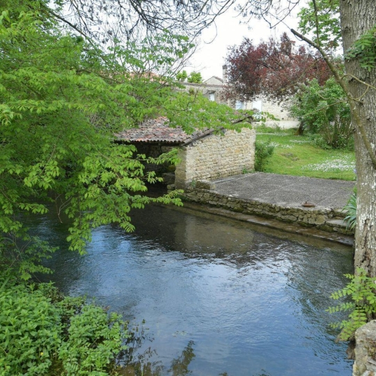  Annonces LAROCHELLE : Maison / Villa | SURGERES (17700) | 293 m2 | 395 000 € 