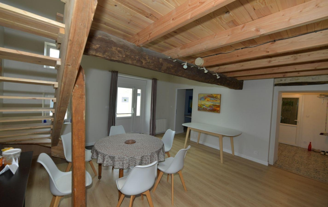 Annonces LAROCHELLE : Maison / Villa | SURGERES (17700) | 293 m2 | 395 000 € 