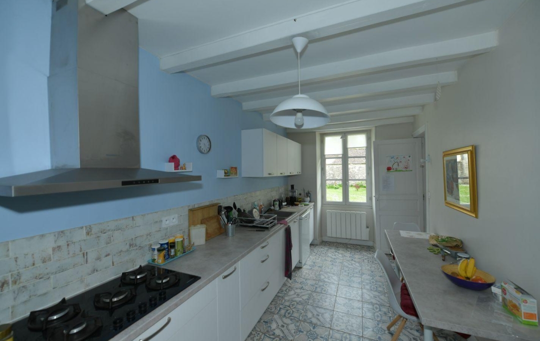 Annonces LAROCHELLE : Maison / Villa | SURGERES (17700) | 293 m2 | 395 000 € 