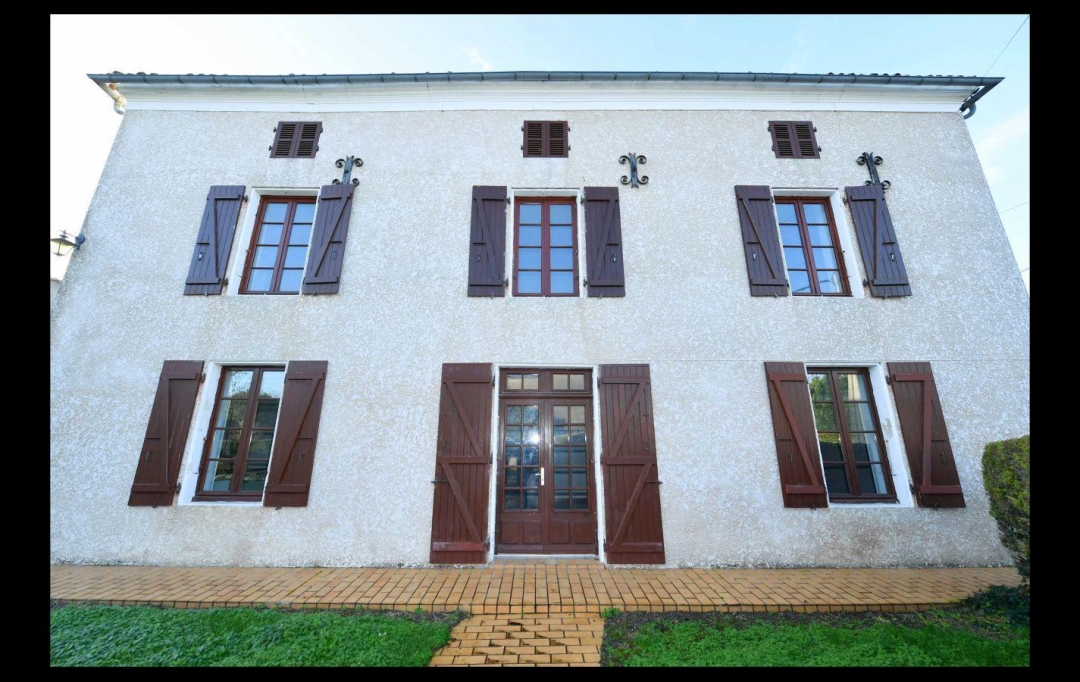 Annonces LAROCHELLE : Maison / Villa | SURGERES (17700) | 141 m2 | 179 500 € 