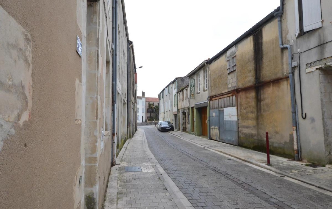 Marie-Paule GUILLEMET immobilier : Building | MARANS (17230) | 300 m2 | 212 000 € 