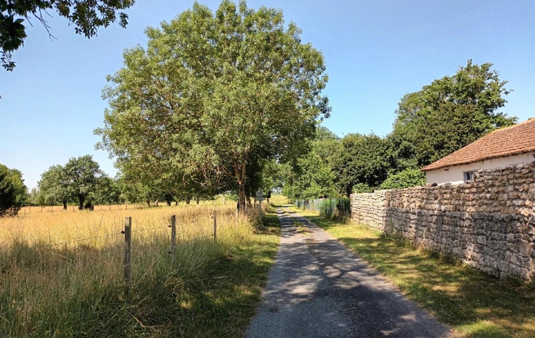 Marie-Paule GUILLEMET immobilier : Ground | LE MUNG (17350) | 723 m2 | 27 172 € 