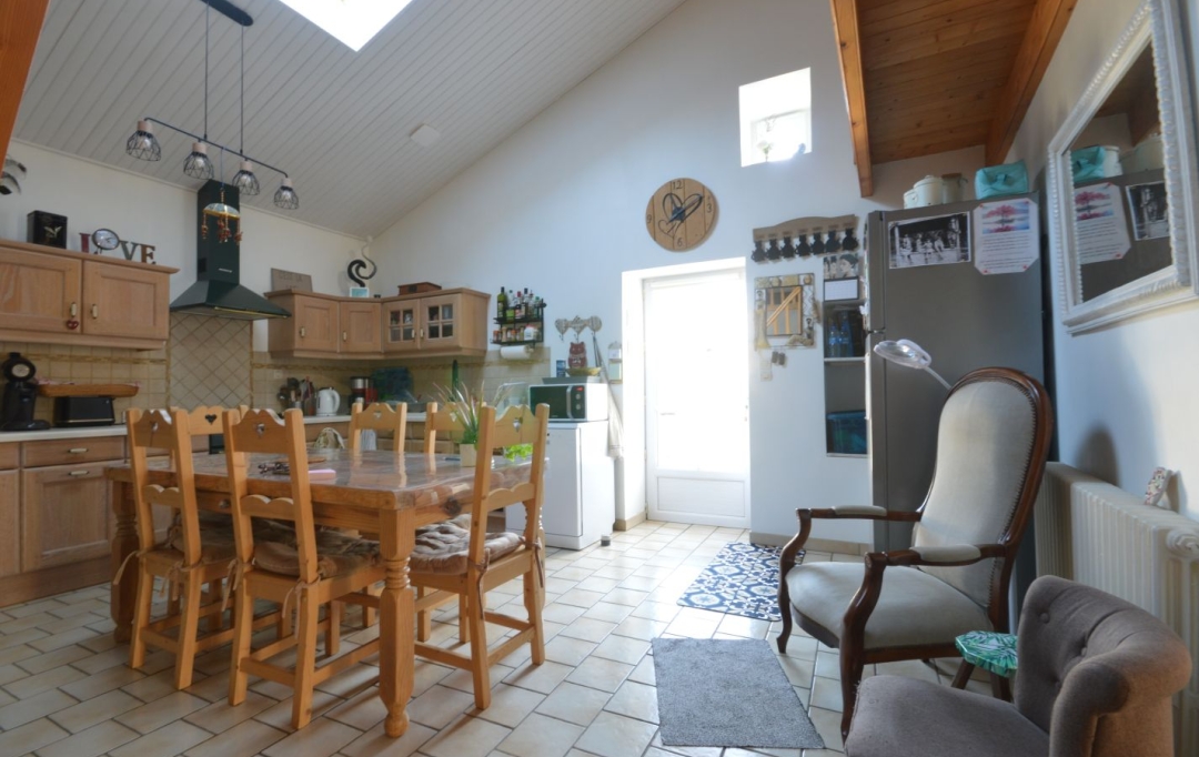 Marie-Paule GUILLEMET immobilier : Domain / Estate | LA GREVE-SUR-MIGNON (17170) | 185 m2 | 449 000 € 