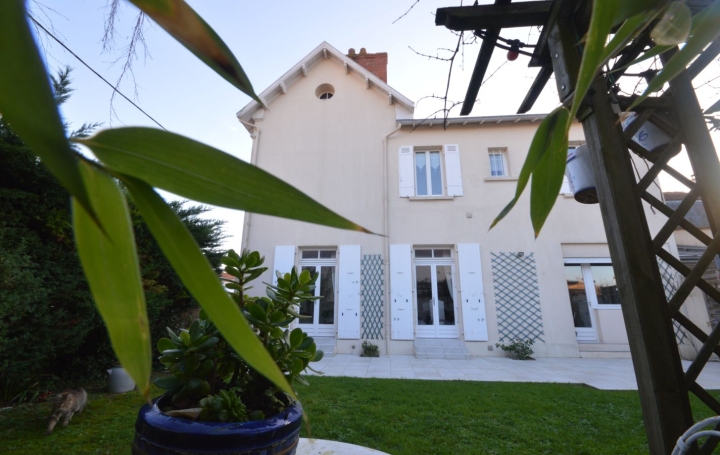  Marie-Paule GUILLEMET immobilier House | LA ROCHELLE (17000) | 200 m2 | 1 050 000 € 